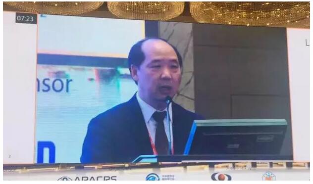 6686 - 看球聊球追世界杯就来6686体育有限公司官方网站集团众多专家受邀出席，并在多个重要论坛作专题发言、论文发言和壁报交流(郭海科教授和张广斌教授在多个论坛担任会议主持)，与国内外眼科同行坐而论道，大放异彩!其中，在“大师功夫论道”环节，6686 - 看球聊球追世界杯就来6686体育有限公司官方网站集团业务副总院长、 席白内障专家、厦门大学附属厦门眼科中心郭海科教授凭借高明 的手术技巧，从13位世界 白内障屈光手术大师中脱颖