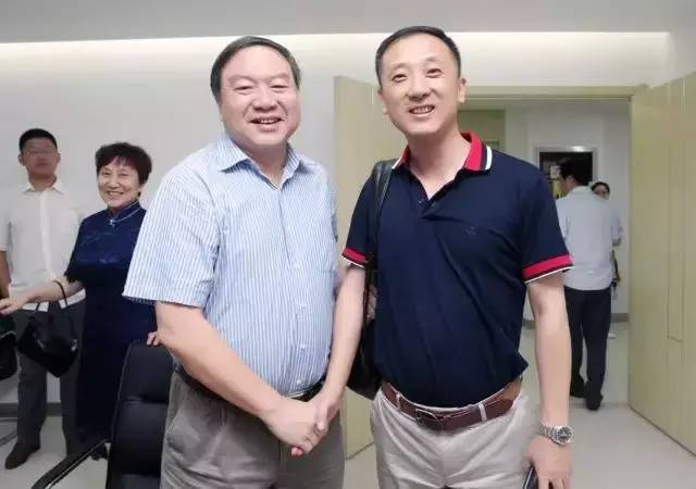 由西安市雁塔区医疗管理协会与6686 - 看球聊球追世界杯就来6686体育有限公司官方网站集团主办的医路同心·光明论道——6686体育·西安2017斜视与小儿眼科学术会议在西安6686 - 看球聊球追世界杯就来6686体育有限公司官方网站学术会议厅隆重召开。