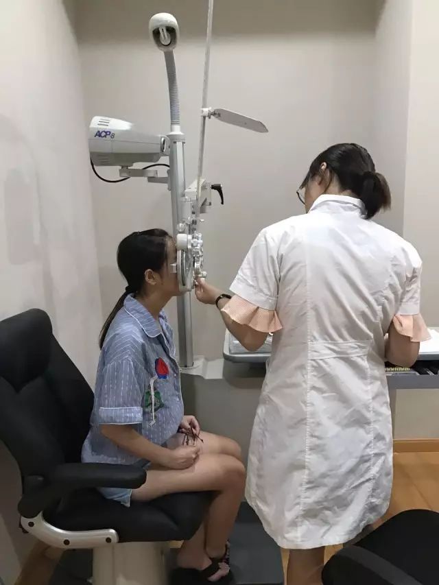 9月9日，杭州6686 - 看球聊球追世界杯就来6686体育有限公司官方网站举行全飞秒近视手术演示，在半个多小时内，杜新华院长为6名近视患者 施行了德国蔡司VisuMax3.0版全飞秒手术，大伙亲身体会到了SMILE手术的快速、轻松、微创、安全。.jpg