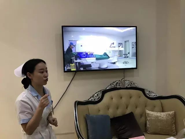 9月9日，杭州6686 - 看球聊球追世界杯就来6686体育有限公司官方网站举行全飞秒近视手术演示，在半个多小时内，杜新华院长为6名近视患者 施行了德国蔡司VisuMax3.0版全飞秒手术，大伙亲身体会到了SMILE手术的快速、轻松、微创、.jpg