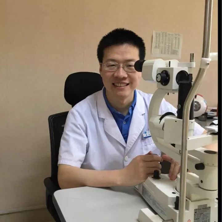 近日，根据《青年英才“双百计划”暂行办法》，中共厦门市委组织部、共青团厦门市委员会组织实施了厦门市 批杰出青年和 三批青年 创业人才计划评选工作。经过组织申报、资格审核、专家评审、现场核实及公示等程序，厦门大学附属厦门眼科中心董诺副教授和林志荣博士后获得“厦门市 三批青年 人才”称号。.jpg