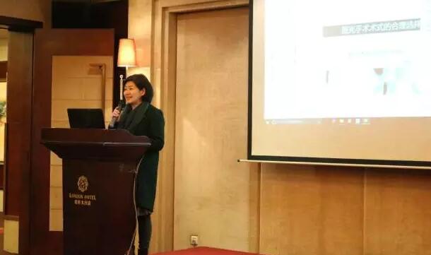 由重庆6686体育屈光中心主任职红分享了《屈光手术术式的合理选择》。职主任是原重庆市急救医疗中心屈光科室主任。从事眼科临床工作30余年， 完成屈光不正手术近4 ，是西南地区较早用准分子激光手术医治近视的专家之一.jpg