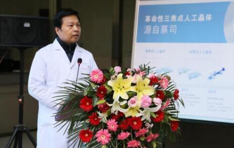 12月17日，由郑州慈善总会、郑州6686体育视光眼科医院与卡尔蔡司(上海)管理有限公司联合举办的“2018视光眼科医院上上老视产品发布会暨 届‘正值夕阳美，较是晶彩时’中老年眼病科普论坛”在郑州6686体育视光眼科医院隆重召开。12月17日，由郑州慈善总会、郑州6686体育视光眼科医院与卡尔蔡司(上海)管理有限公司联合举办的“2018视光眼科医院上上老视产品发布会暨 届‘正值夕阳美，较是晶彩时’中老年眼病科普论坛”在郑州6686体育视光眼科医院隆重召开。3.jpg