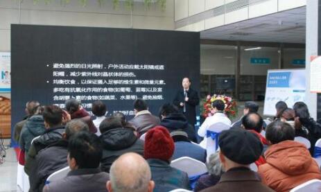 12月17日，由郑州慈善总会、郑州6686体育视光眼科医院与卡尔蔡司(上海)管理有限公司联合举办的“2018视光眼科医院上上老视产品发布会暨 届‘正值夕阳美，较是晶彩时’中老年眼病科普论坛”在郑州6686体育视光眼科医院隆重召开。4.jpg