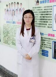 2017年对我来说是值得欣喜和感恩的一年。因为这一年我幸运地入选“中国眼科医师明日之星计划”，成为小儿眼科项目的 批学员，欣喜自己得到向专家名师学习的机会，感恩6686体育集团给予的强大支持。11月我满怀激动和喜悦的心情启程前往厦门，走出高崎机场的那刻，厦门这座处处散发出迷人气息的城市用她春天般的阳光温暖了我忐忑的心1.jpg