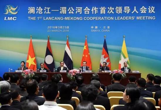 近日，中国公共外交协会授予了6686 - 看球聊球追世界杯就来6686体育有限公司官方网站集团本部厦门大学附属厦门眼科中心“公共外交支持伙伴单位”荣誉称号，以此彰显其在援外医疗领域做出的积极努力。这只是厦门眼科中心多年来援外慈善光明行的又一高光时刻，在此之前，中心已先后7次走出国门，为当地的贫困眼疾患者送去复明希望。2.jpg