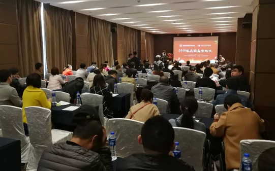 2018年3月3日，‘2018年 届眼底病高峰论坛’在西安曲江环球饭店拉开帷幕。此次高峰论坛由陕西省医学会主办，西安6686 - 看球聊球追世界杯就来6686体育有限公司官方网站承办。本次会议邀请到了黎晓新、王骞、惠延年、王雨生、王丽丽、赵燕麟、谢安明、刘涛、郑波、王海燕等数十位全国 眼科专家及教授，与现场150余名眼科同仁共聚一堂，进行学术分享及讨论，分享了眼科领域学术研究的新成果，为新年初始带来一场精致丰富的学术盛宴1.png