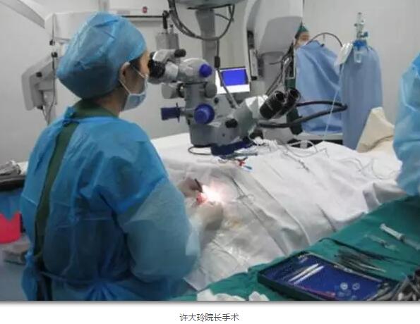 李老太在毫无征兆的情况下右眼视力下降至看不见东西。李老太家人带其至县医院就诊。医生诊断为视网膜脱离，需做玻切手术医治，而玻切手术需要动手术2次。怕疼的李老太一听就犯怵了：开刀，疼。 终，李老太的家人在多方打听后决定带李老太至宜昌6686 - 看球聊球追世界杯就来6686体育有限公司官方网站找许大玲院长医治3.jpg