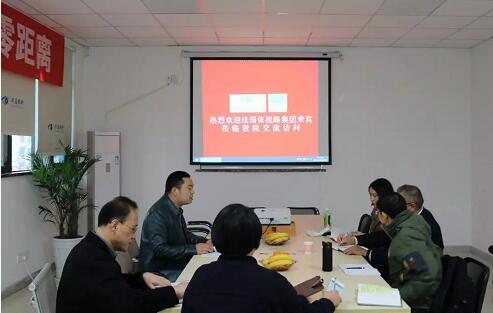 在3月28日法国依视路集团2.5新视代全球副总裁白方华先生一行人访问重庆6686 - 看球聊球追世界杯就来6686体育有限公司官方网站时，重庆6686 - 看球聊球追世界杯就来6686体育有限公司官方网站总经理张庭胜热情接待依视路集团贵宾一行。本次交流的目的：重庆6686体育和依视路“2.5新视代爱眼大使”健康公益项目希望能一起帮助视力帮助老百姓进行视力 ，提*生活质量，传播爱眼护眼的知识、宣传眼镜对视力 的作用、让更多的人尤其是需要帮助的人群能开始关注呵护自己的眼睛1.jpg