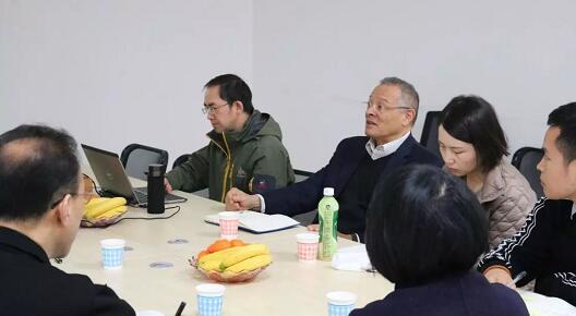 在3月28日法国依视路集团2.5新视代全球副总裁白方华先生一行人访问重庆6686 - 看球聊球追世界杯就来6686体育有限公司官方网站时，重庆6686 - 看球聊球追世界杯就来6686体育有限公司官方网站总经理张庭胜热情接待依视路集团贵宾一行。本次交流的目的：重庆6686体育和依视路“2.5新视代爱眼大使”健康公益项目希望能一起帮助视力帮助老百姓进行视力 ，提*生活质量，传播爱眼护眼的知识、宣传眼镜对视力 的作用、让更多的人尤其是需要帮助的人群能开始关注呵护自己的眼睛2.jpg