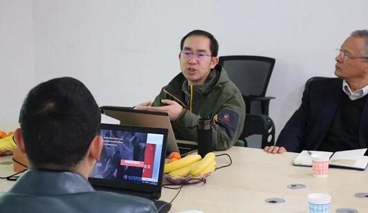 在3月28日法国依视路集团2.5新视代全球副总裁白方华先生一行人访问重庆6686 - 看球聊球追世界杯就来6686体育有限公司官方网站时，重庆6686 - 看球聊球追世界杯就来6686体育有限公司官方网站总经理张庭胜热情接待依视路集团贵宾一行。本次交流的目的：重庆6686体育和依视路“2.5新视代爱眼大使”健康公益项目希望能一起帮助视力帮助老百姓进行视力 ，提*生活质量，传播爱眼护眼的知识、宣传眼镜对视力 的作用、让更多的人尤其是需要帮助的人群能开始关注呵护自己的眼睛3.jpg