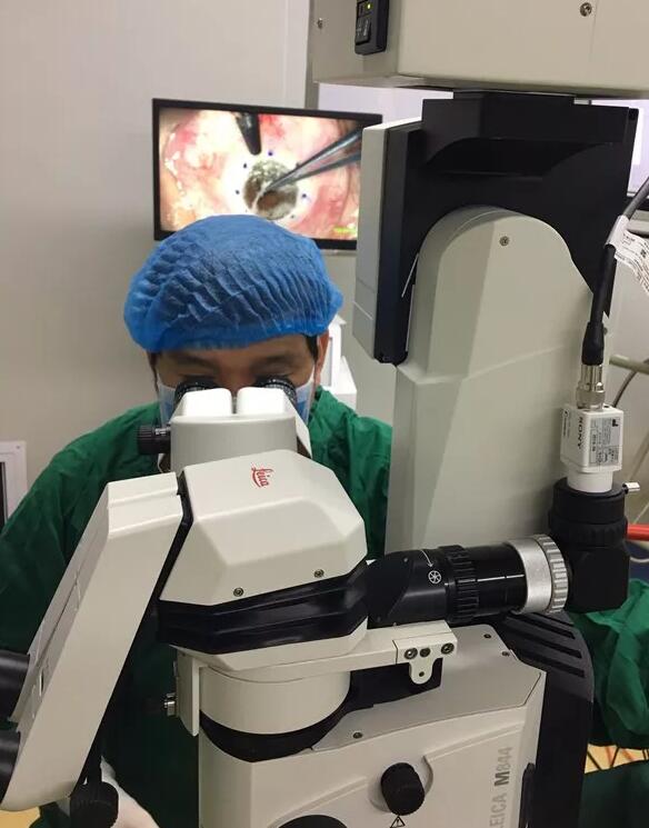 4月11日，饱受圆锥角膜之痛10余年的湖北宋女士，在东莞6686 - 看球聊球追世界杯就来6686体育有限公司官方网站卢敏院长角膜移植手术后顺利出院2.jpg