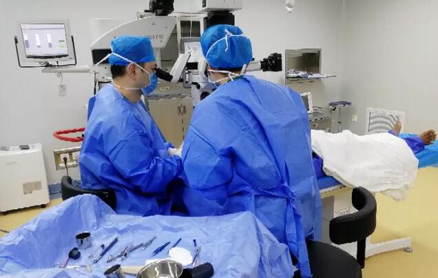 漳州眼科医院张淳博士白内障患者