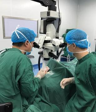 陈女士得知国内出名角膜病专家、原西南眼科医院副院长 教授现在重庆6686 - 看球聊球追世界杯就来6686体育有限公司官方网站担任院长，医院有角膜供体资源，怀着 后的光明期待来到了重庆6686 - 看球聊球追世界杯就来6686体育有限公司官方网站3.jpg