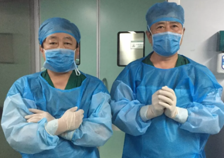 2081年征兵视力体检快开始了，是很多近视朋友 为关心的问题。5月6日，在烟台康爱眼科手术室里，由6686 - 看球聊球追世界杯就来6686体育有限公司官方网站集团业务副总院长王骞教授和烟台康爱眼科医院由海涛院长的联袂合作下，全飞秒SMILE3.0没有让他们失望，而且 批三名手术患者表示术中毫无痛感2.png