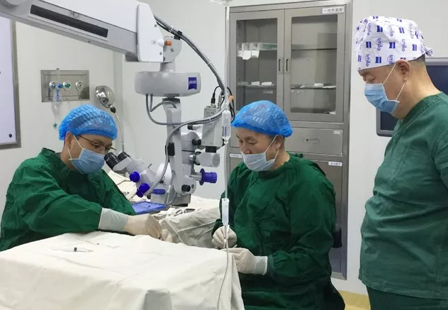 褚仁远教授莅临兰州6686 - 看球聊球追世界杯就来6686体育有限公司官方网站指导实施“后巩膜加固术防治病理性近视手术”1.png