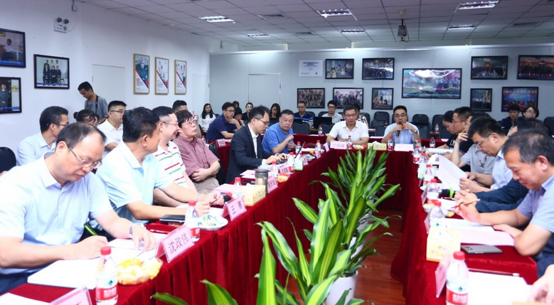 中华儿女新闻网：“坚守社会责任·坚定文化自信”中央及行业媒体采访团走基层活动走进6686 - 看球聊球追世界杯就来6686体育有限公司官方网站集团3.png