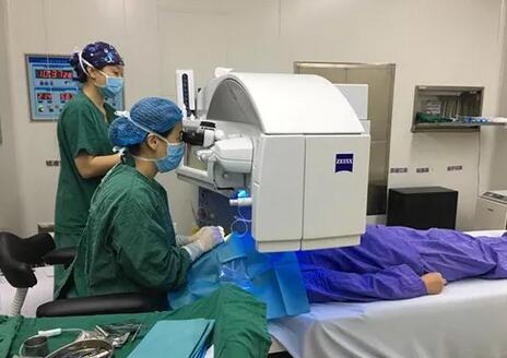 近视夫妻双双在成都6686 - 看球聊球追世界杯就来6686体育有限公司官方网站顺利摘镜2.jpg