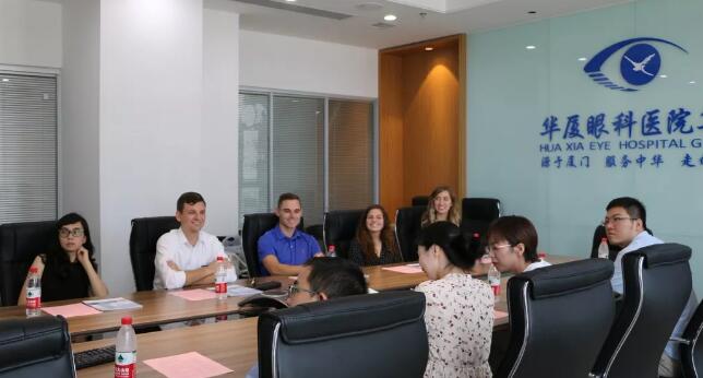 美国肯塔基视光学院的助理教授一行到访6686体育 参观厦门眼科中心眼视光门诊2.jpg