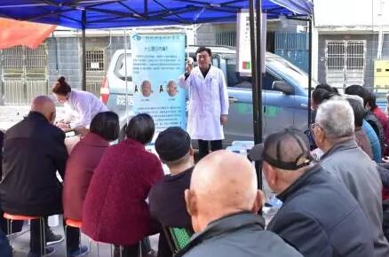 荆州6686 - 看球聊球追世界杯就来6686体育有限公司官方网站“健康扶贫”眼健康义诊活动走进荆州沙市开发区2.jpg