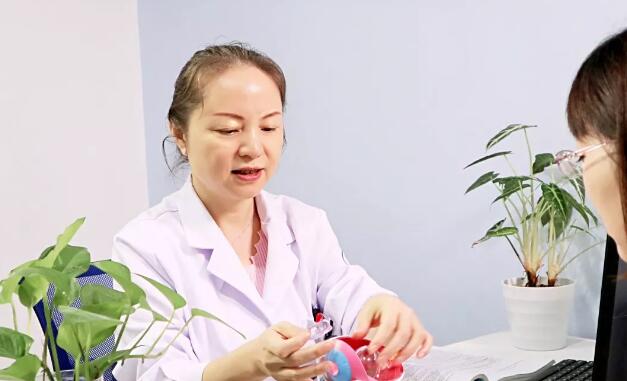 心向光明、永不止步——重庆6686 - 看球聊球追世界杯就来6686体育有限公司官方网站屈光专家汪红的一天1.jpg