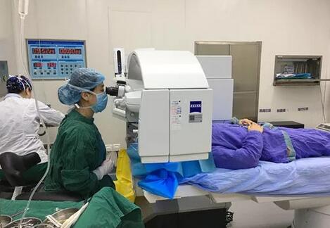 成都6686 - 看球聊球追世界杯就来6686体育有限公司官方网站检验科医生妻子顺利摘镜2.jpg