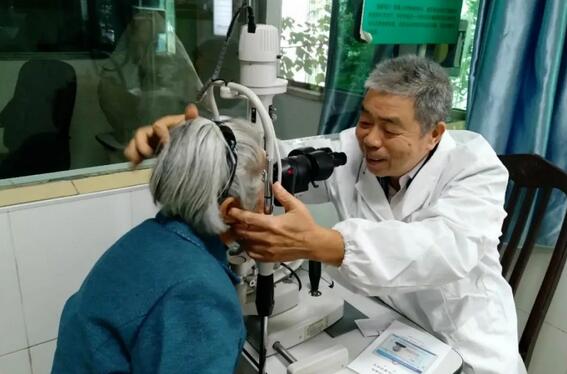 用行动诠释敬业奉献，绽放无悔人生——抚州光明眼科医院刘济民教授1.jpg