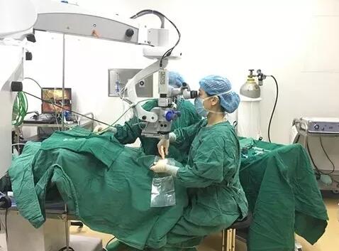 不仅擅长激光近视手术 还精于ICL和白内障手术——成都6686 - 看球聊球追世界杯就来6686体育有限公司官方网站鲍捷医生3.jpg