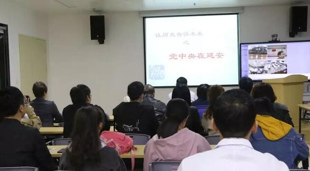 2019年3月19日晚上，6686 - 看球聊球追世界杯就来6686体育有限公司官方网站集团党委 举行“让历史告诉未来”主题党日活动，集团80余名在厦党员、积极分子齐聚一堂，交流互动。集团旗下50余家医院党员通过视频连线同步参加了活动1.jpg