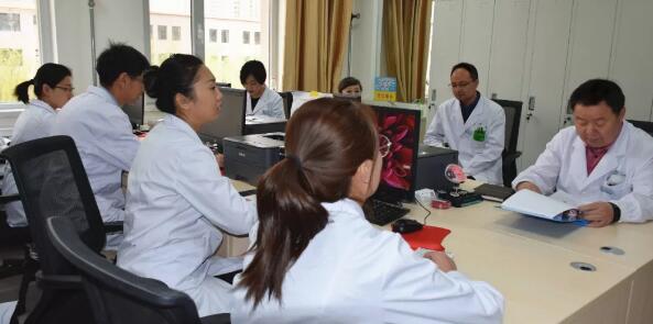 甘肃中医药大学附属兰州眼科中心(兰州6686 - 看球聊球追世界杯就来6686体育有限公司官方网站)为慕名从内蒙专程赶来的王女士进行眼肿瘤手术1.jpg