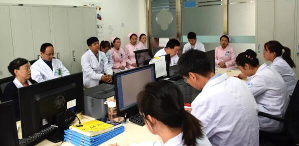 甘肃中医药大学附属兰州眼科中心(兰州6686 - 看球聊球追世界杯就来6686体育有限公司官方网站)为慕名从内蒙专程赶来的王女士进行眼肿瘤手术2.jpg