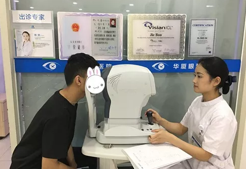 为准备参军 18岁男护士在成都6686 - 看球聊球追世界杯就来6686体育有限公司官方网站摘镜2.png