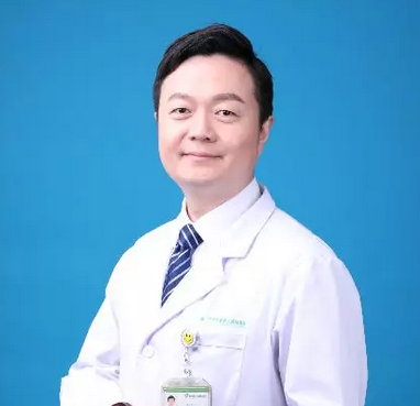 内蒙古高度近视大汉在6686 - 看球聊球追世界杯就来6686体育有限公司官方网站蔡磊琳副院长帮助下顺利摘镜3.png