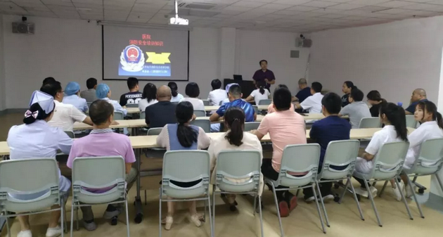 5月15日，厦门眼科中心龙岩眼科医院邀请了旭升消防安全培训学校傅燕敏教官到医院对全体员工开展了消防知识讲座及逃生疏散演练。以切实加强医院消防安全管理工作，预防医院火灾事故的1.png