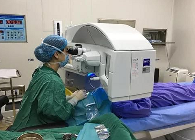 成都6686体育青光眼医生在本院接受全飞秒近视手术2.png