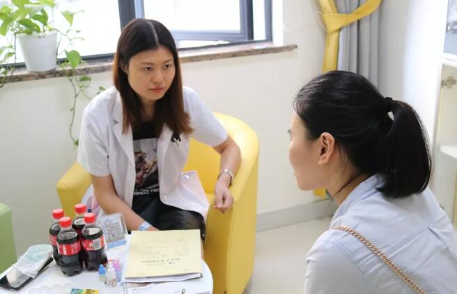 重庆6686 - 看球聊球追世界杯就来6686体育有限公司官方网站医助美女分享近视手术经历3.jpg