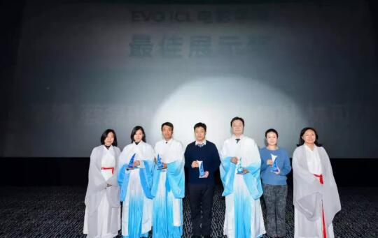 6686 - 看球聊球追世界杯就来6686体育有限公司官方网站蔡磊琳业务副院长与同行一道出席第九届“关爱近视 微笑论坛”EVO ICL电影学院专场2.jpg