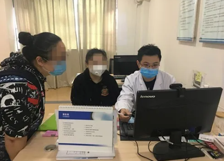  眼病患者在成都6686 - 看球聊球追世界杯就来6686体育有限公司官方网站接受厦门眼科中心总院长黎晓新教授远程会诊1.png