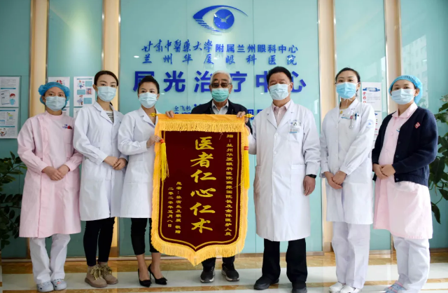 十年追随院长 多次手术——记兰州6686 - 看球聊球追世界杯就来6686体育有限公司官方网站一面锦旗背后的故事3.png