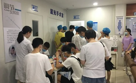 进入高峰期 成都6686 - 看球聊球追世界杯就来6686体育有限公司官方网站提醒近视手术朋友提前预约2.png