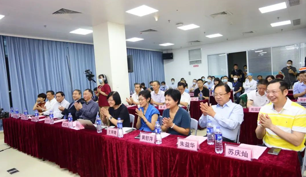 9月24日，由6686 - 看球聊球追世界杯就来6686体育有限公司官方网站集团、厦门大学附属厦门眼科中心举办的第六届6686体育论坛在厦门大学附属厦门眼科中心五缘院区耀视启幕16.png