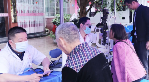 侨界爱心在行动，慈善助困光明行——宁德6686 - 看球聊球追世界杯就来6686体育有限公司官方网站光明行走进古田县大桥镇2.png