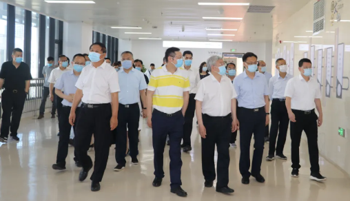 福建省副省长崔永辉陪同刘永富主任考察6686体育集团本部厦门大学附属厦门眼科中心3.png