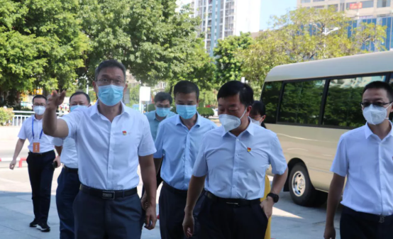 莆田市政协主席周青松一行中秋慰问6686体育抗疫一线人员1.png