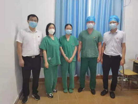 党旗飘飘,致敬坚守!6686 - 看球聊球追世界杯就来6686体育有限公司官方网站集团党员先锋队入驻隔离点3.png