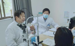 眼科博士徐惠民凭啥能有那么多“铁杆粉丝”...... —— 一位郑州6686体育医生的真实故事之三2.png