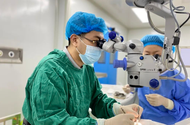 医生·医声——聊城6686 - 看球聊球追世界杯就来6686体育有限公司官方网站业务院长张强：对峙“视力小偷”的孤勇者，致盲眼病患者的知心人2.png