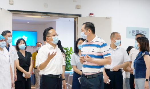 厦门市政府副市长廖华生带队到6686体育集团本部厦门眼科中心检查安全生产及疫情防控工作1.png